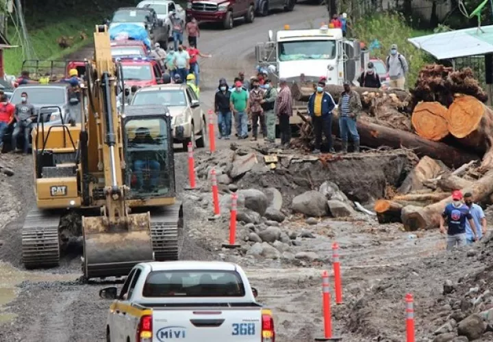  El distrito de Tierras Altas, en la provincia de Chiriquí, fue golpeado por las intensas lluvias que provocó el paso del huracán Eta. Foto: EFE