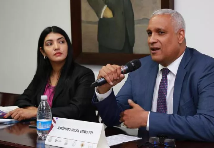 Mejía fue muy cuestionado por el caso en el que Ricardo Martinelli fue declarado no culpable. 