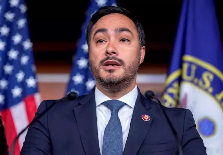 Joaquín Castro, líder de este grupo de congresistas latinos y compañeros de partido de Biden, ofrecieron al presidente electo su colaboración para que el país vuelva a ser un faro de "esperanza para los inmigrantes y refugiados de todo el mundo".