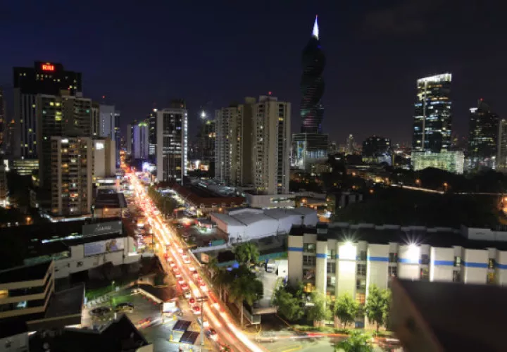 La calificadora de riesgo, destaca que Panamá ha mejorado su perfil de deuda pública. Foto/Archivo