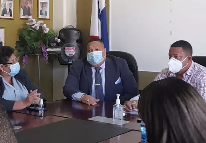 El alcalde de Colón, Rolando Alexis Lee, ha puesto un plazo a la empresa. Foto: Diómedes Sánchez S.