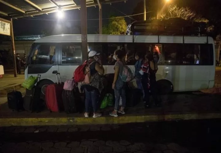 Extranjeros salen de Panamá en medio de la pandemia. 