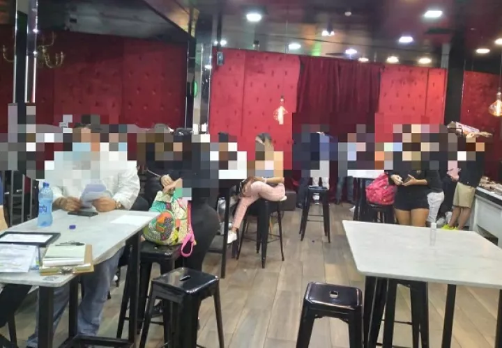El local comercial está ubicado en Calle 51, Bella Vista. 