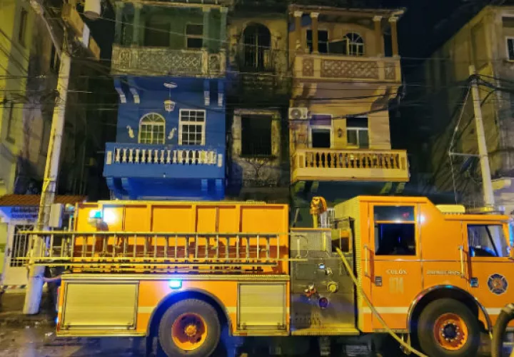 Durante este incendio la queja fue la baja presión del agua, para poder atender la emergencia. Foto: Diómedes Sánchez S.