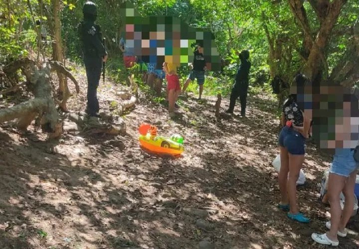 Policías condujeron a 10 personas, en el sector de Los Lotes de Pacora, quienes se encontraban recreándose en un río.  Cortesía