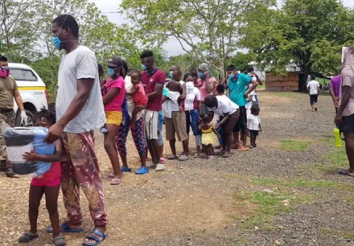 Hay migrantes varados en ambas fronteras panameñas. 
