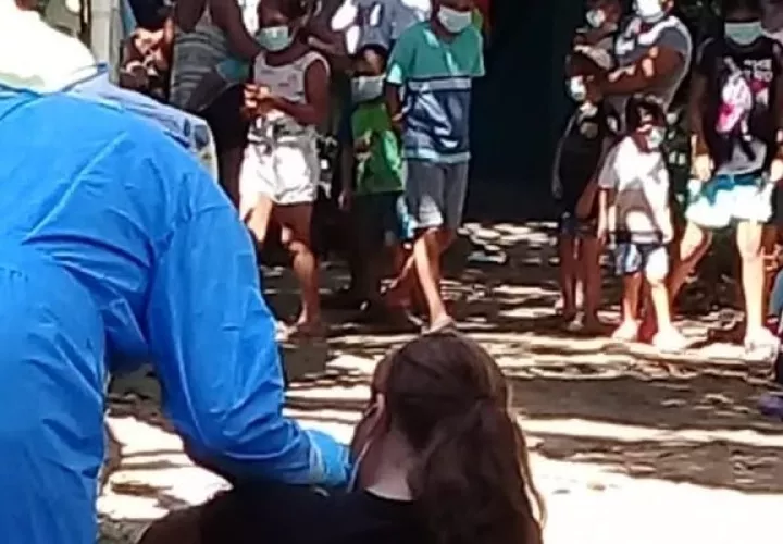 Personal de salud sigue realizando hisopados en áreas del interior para detectar casos positivos y poder aislarlos.
