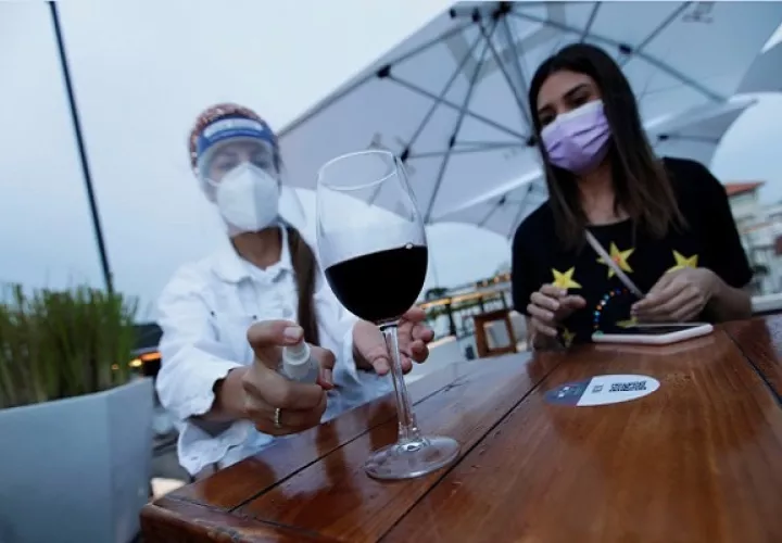Los restaurantes al aire libre pueden irse preparando, según el Minsa.