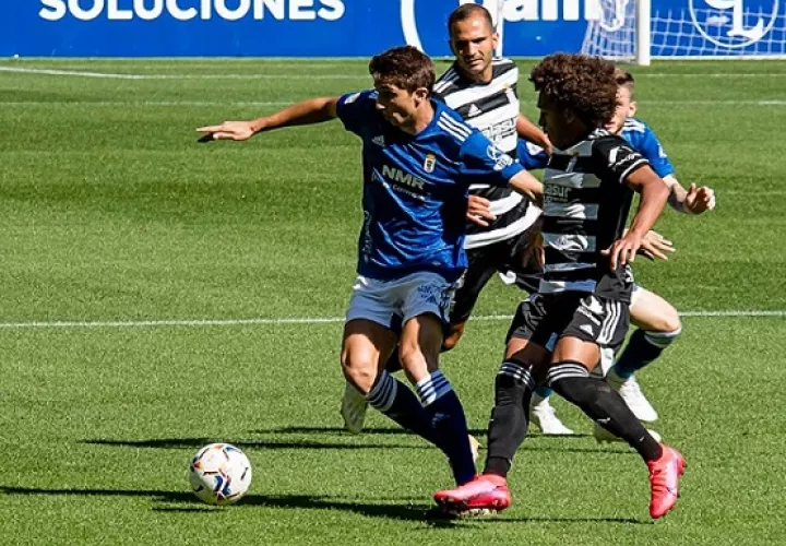 "Coco" durante el ultimo partido ante el Real Oviedo Foto: EFE