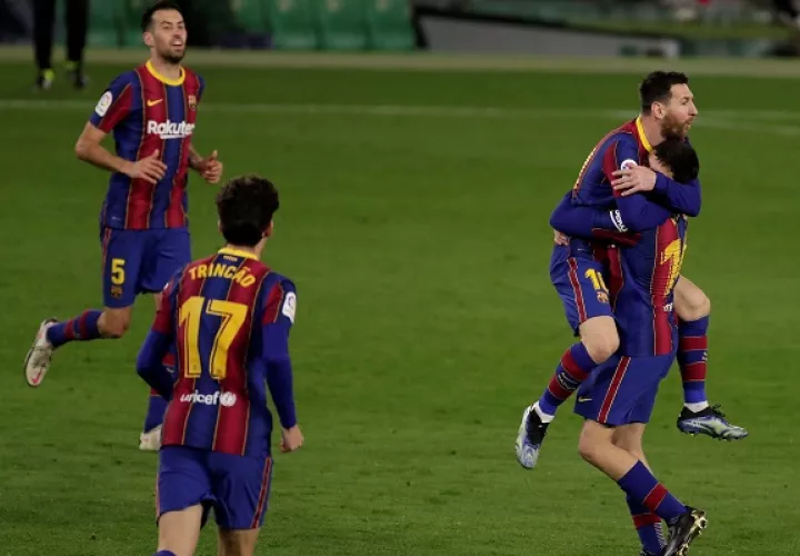 Messi rescató al Barcelona.