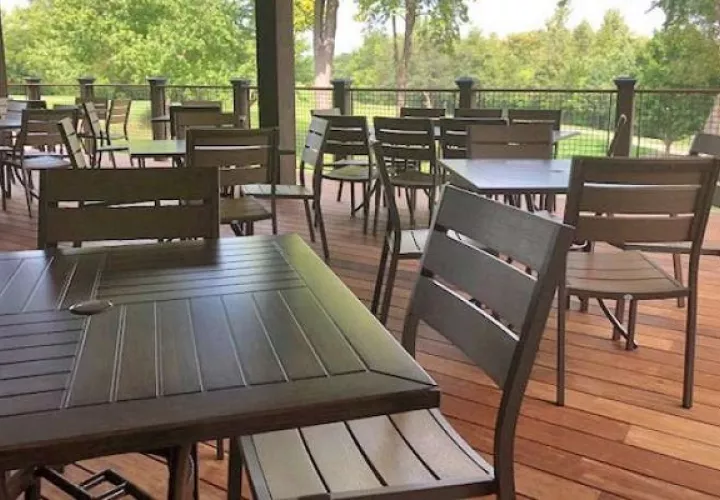 Los restaurantes reabren este mes.