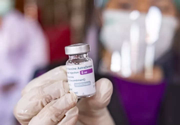 La farmacéutica AstraZeneca admitió que la información divulgada el lunes era anterior al 17 de febrero. Foto: EFE