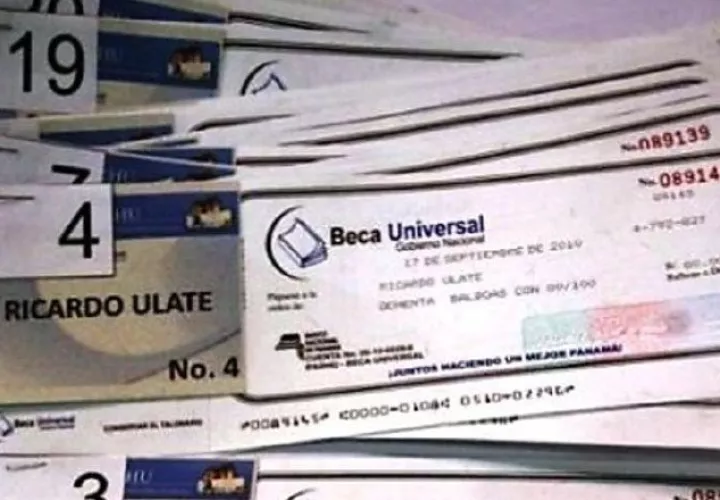 La Beca Universal fue reemplazada por el programa social PASE-U, luego de críticas. 