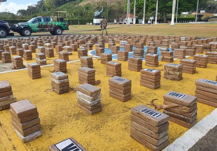En el contenedor contabilizaron un total de 30 bultos contentivos de 1,500 paquetes de presunta sustancia ilícita por determinar.