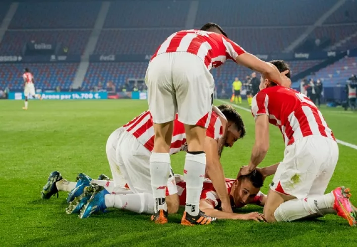 Alex Berenguer marcó el tanto del triunfo en el 112 para darle el pase a la final a los vascos. Foto: @AthleticClub