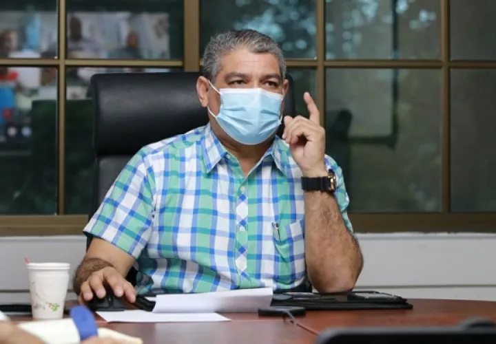 El abogado Ernesto Cedeño explicó que estas decisiones le corresponden al Órgano Ejecutivo y no solo al ministro de Salud, Luis Francisco Sucre.