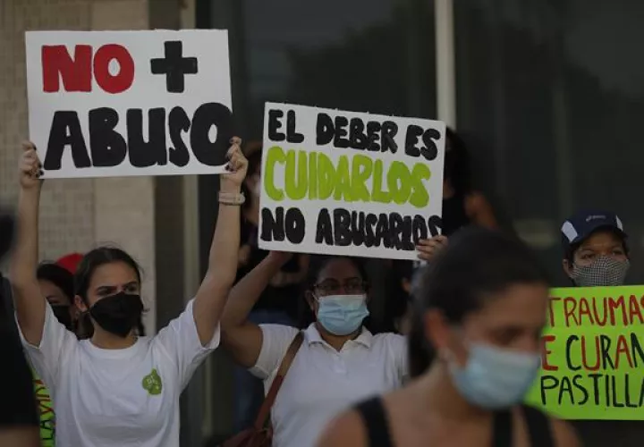 Se registraron varias protestas por el escándalo de abuso de menores en albergues del Estado.  