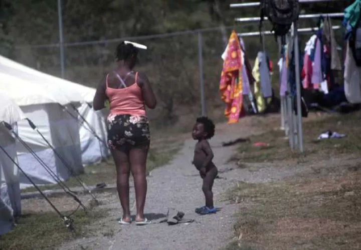Mujeres embarazadas, niños y adolescentes son los más vulnerables durante esta peligrosa travesía por la selva del Darién. Archivo