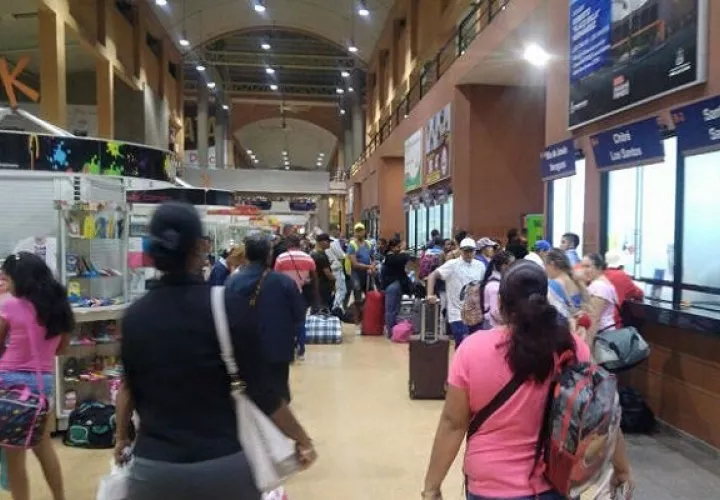 Panameños se desplazan hacia el interior del país con motivo de la Semana Santa.