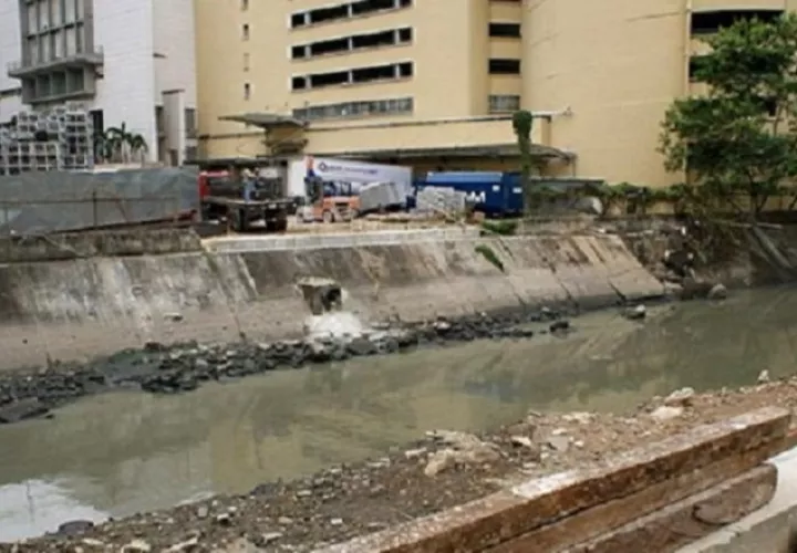 El Matasnillo atraviesa la ciudad pasando por barriadas, zonas industriales, áreas financieras, comercios y restaurantes. Foto: Archivo