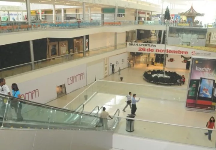 Las tiendas más afectadas son las que venden productos de marcas porque tienen un costo mayor. Archivo