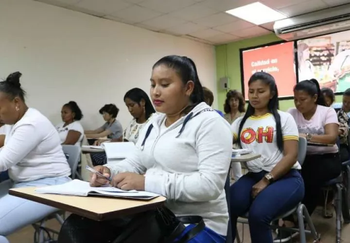 Estas capacitaciones a los beneficiarios del vale digital serán de 10 horas mensuales y se trata de introducción a algunas ramas del saber. Foto: Archivo