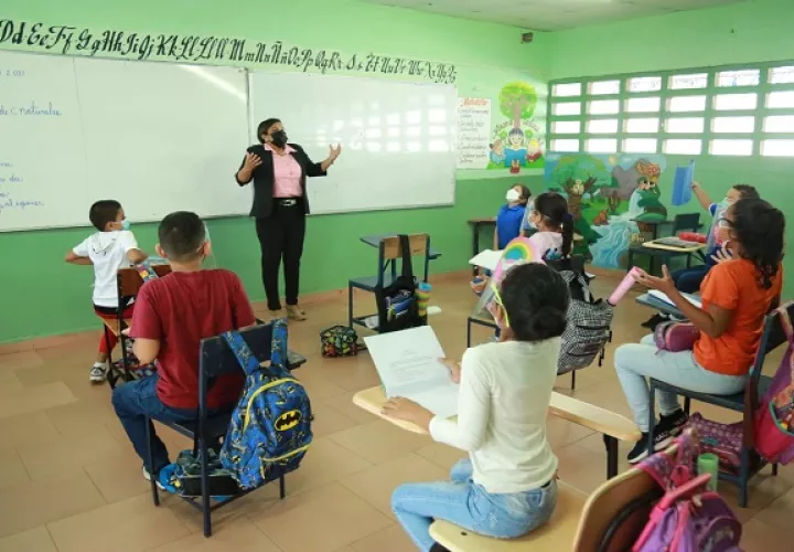 En las escuelas con modalidad semipresencial se podrá aumentar la cantidad de alumnos que se atienden. Foto: Cortesía Meduca