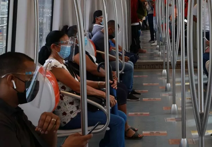 El uso de careta es obligatorio en el Metro de Panamá. Foto: Cortesía Metro