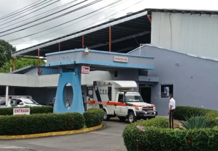 El cabo primero José Cortés, recibió varios impactos de bala al intentar frustrar un robo en un local comercial en Paso Canoas. Foto. José Vásquez