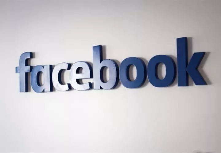 Vista de un logo de Facebook. Foto: EFE