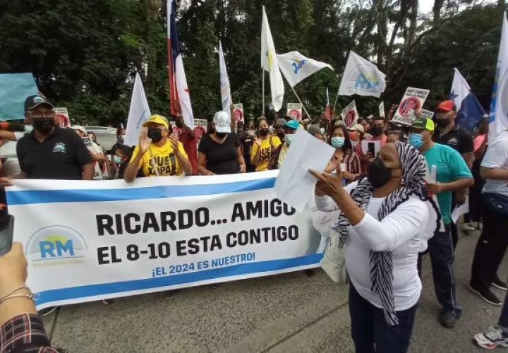 Miembros de Realizando Metas exigen a la Corte Suprema de Justicia mantenerse firme y no ceder a presiones. Foto: Víctor Arosemena