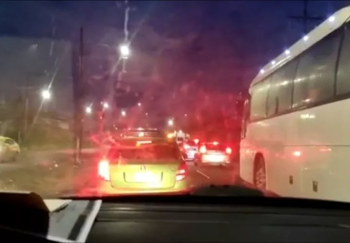 Las detenciones se han dado en el corregimiento de Cativá, sector de La Represa, a la altura de la autopista Panamá Colón, en la que se detuvo al menos dos personas. Foto: Diomedes Sánchez