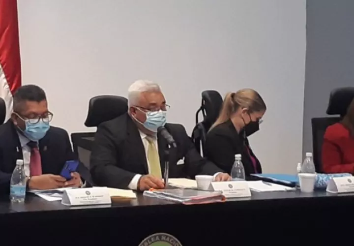 La sesión de este miércoles se extendió hasta las 5:00 p.m. En esta se permitió el uso de la palabra a voceros de varias organizaciones.