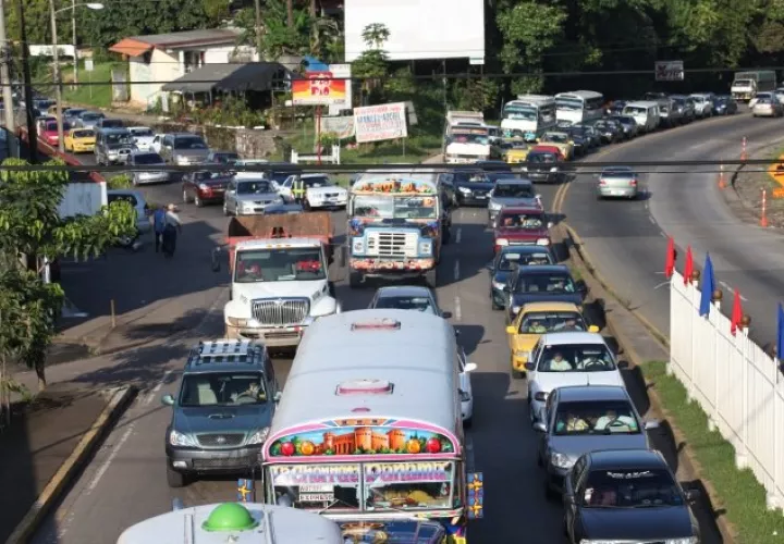 Por las calles de Panamá transitan autos que no reúnen las condiciones mínimas de seguridad. Foto: Archivo