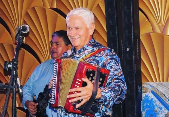 Ulpiano Vergara le desea lo mejor a Alejandro Torres. Foto: Archivo