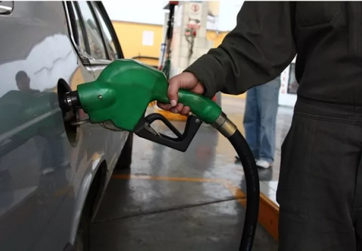 Regulan preciso del combustible. Foto: Archivos