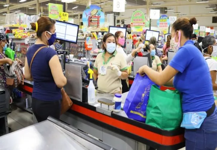 Unos 579,568 panameños recibirán los beneficios brindados a través del vale digital , que es de 120 dólares. Foto: Grupo Epasa