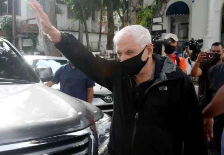 Ricardo Martinelli anunció que  interpondrá sendas acciones civiles contra todas aquellas personas que busquen manchar su nombre. Víctor Arosemena