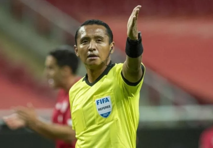 Iván Barton, árbitro salvadoreño. 