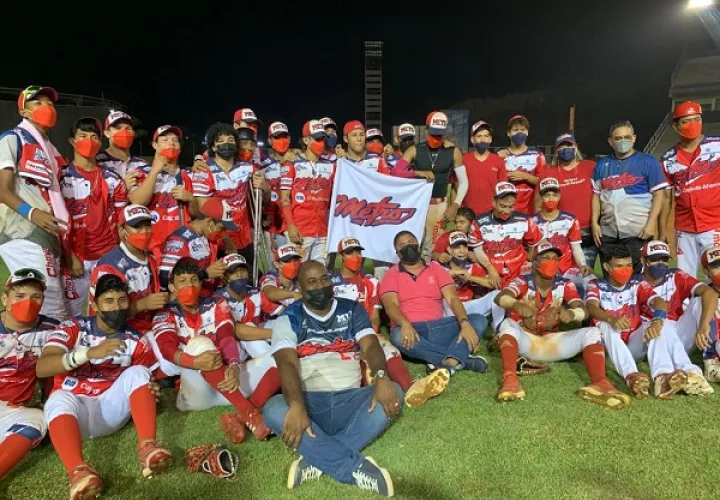 Panamá Metro festeja su boleto a la gran final. Foto: Fedebeis
