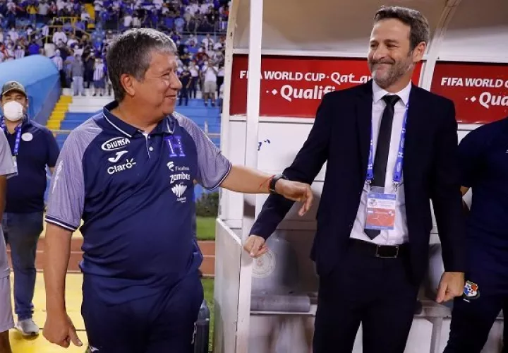 Hernán 'El Bolillo' Gómez técnico de Honduras y Thomas Christiansen estratega de Panamá. Foto:EFE
