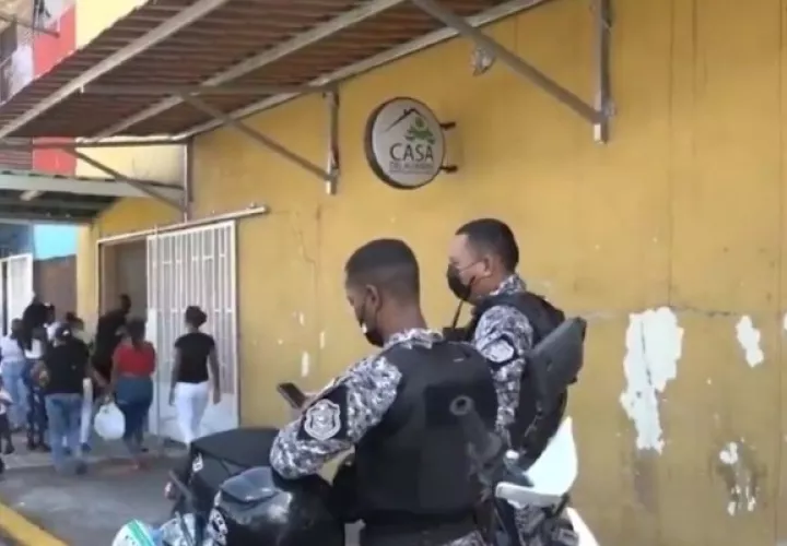 En los predios donde se llevaron a cabo las honras fúnebres se contó con presencia policial. Foto. Diomedes Sánchez