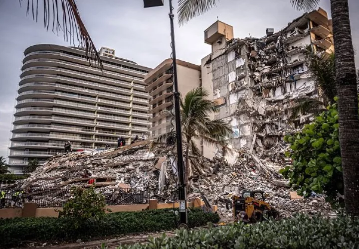 Unas  98 personas murieron en el derrumbe del edificio Champlain Tower South. Foto: EFE