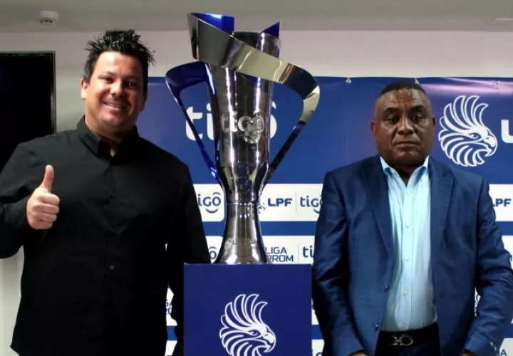 Felipe Borowsky, técnico del Sporting y Jair Palacios del Alianza. Foto: Víctor Arosemena