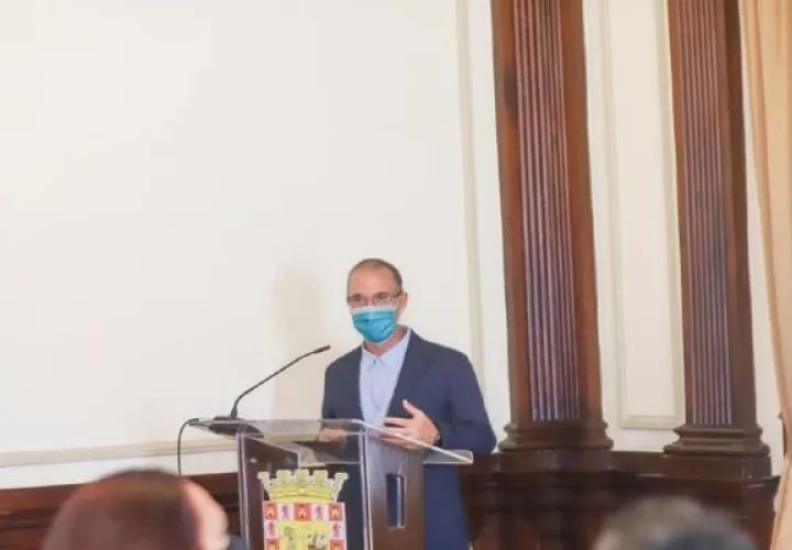 El alcalde de la ciudad capital, José Luis Fábrega en forme retante asegura que continuará con sus proyectos que han recibido el rechazo ciudadano. Foto: Grupo Epasa