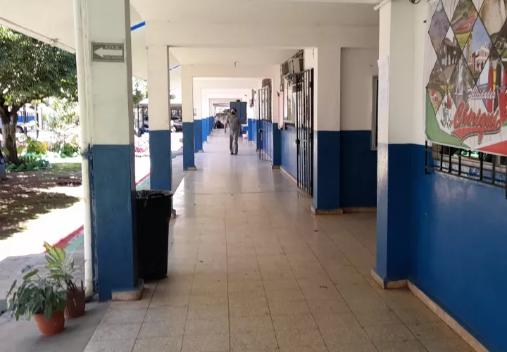 A lo interno del colegio IPT Arnulfo Arias Madrid, se iniciaron las investigaciones. Foto: José Vásquez