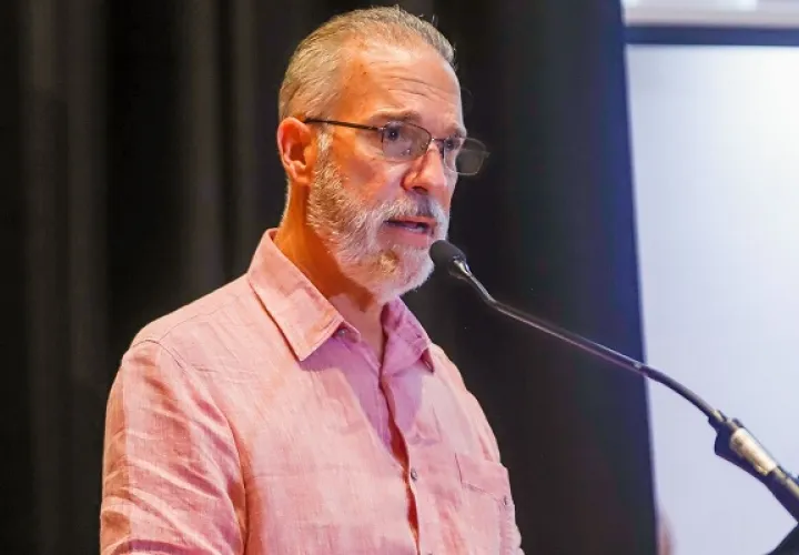 José Luis Fábrega insiste en construir un nuevo mercado en medio de la Cinta Costera. Foto: Municipio de Panamá