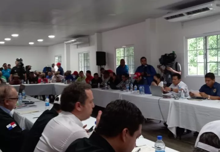 Todas las cartas están sobre la mesa del Diálogo Nacional por Panamá. Foto: Karol Lara