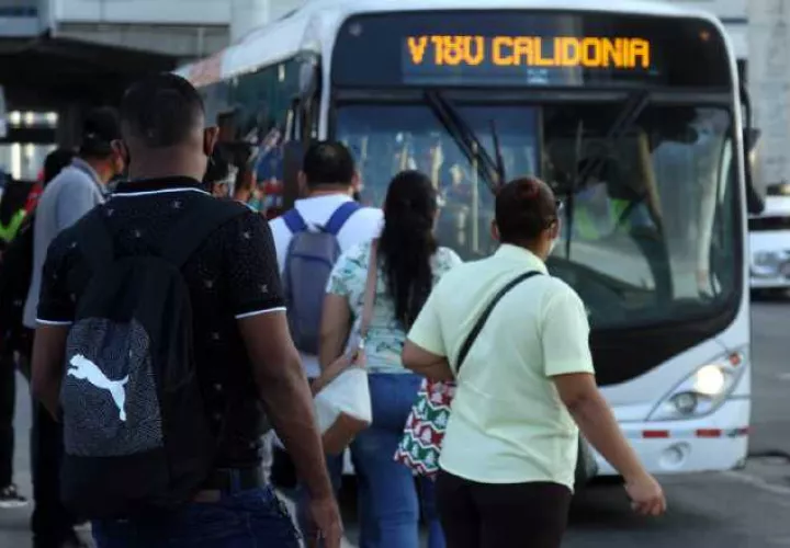 Conductores del metrobús advierten paro. Foto: Archivos