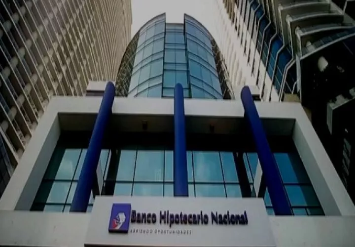 Denuncian presunta utilización de cuenta institucional del BHN para tema políticos. Foto: Archivo